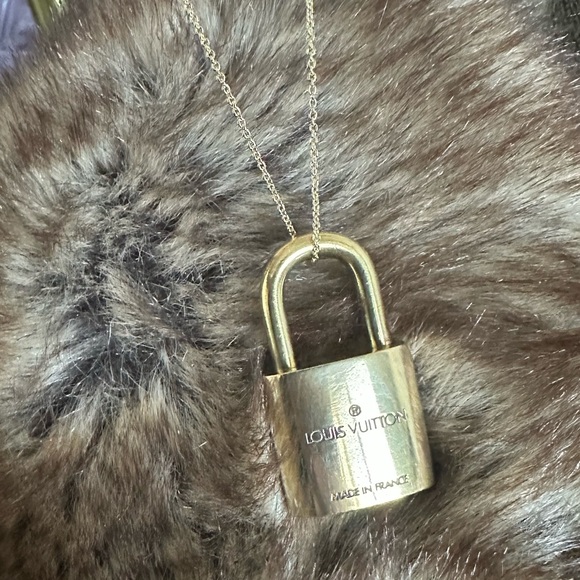 LOUIS VUITTON | #302 #303 #315 #323 lock and key | shiny and classic | - Picture 12 of 14